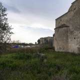 ...all�epoca l�edificio religioso fu inglobato in una masseria residenziale, perdendo cos� quasi del tutto le evidenti fattezze di una chiesa, il cui ricordo � mantenuto esclusivamente dall�abside semicircolare che fa capolino sul retro